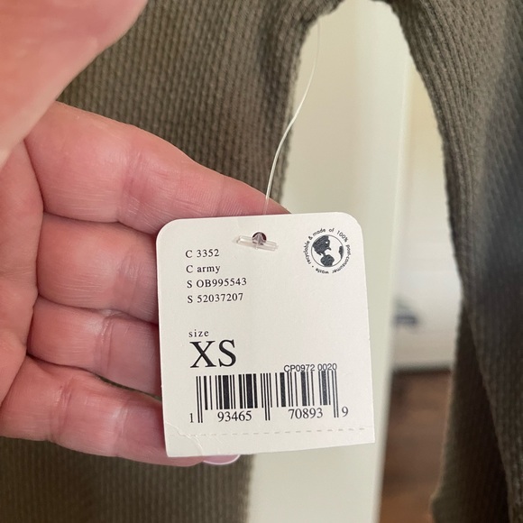 Free People long sleeve tee with beautiful detail. - Picture 9 of 10